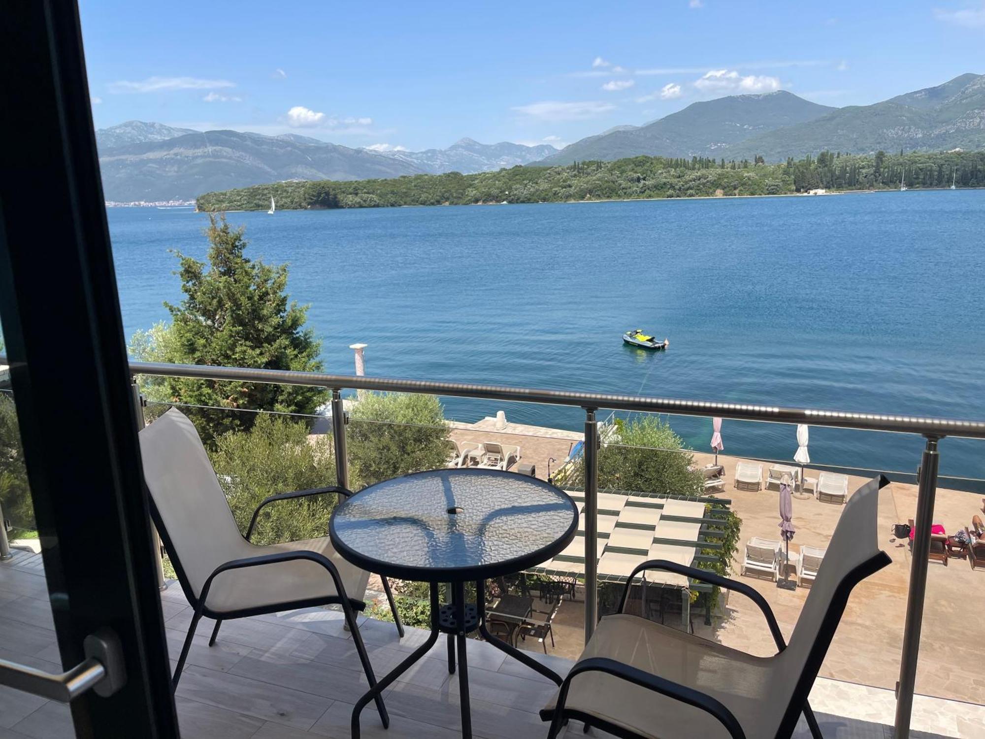 Apartmani Mia Tivat Exterior foto