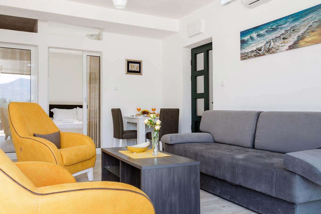 Apartmani Mia Tivat Exterior foto