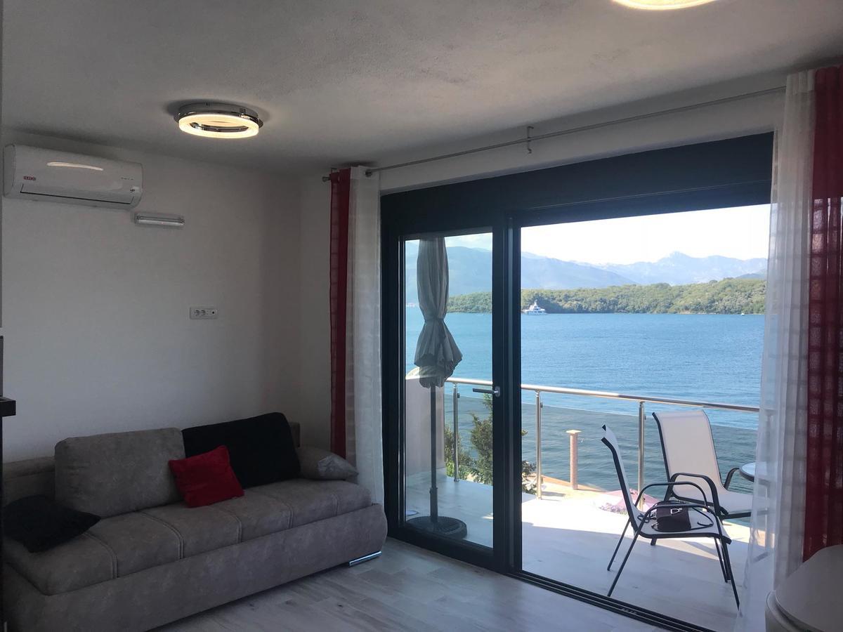 Apartmani Mia Tivat Exterior foto